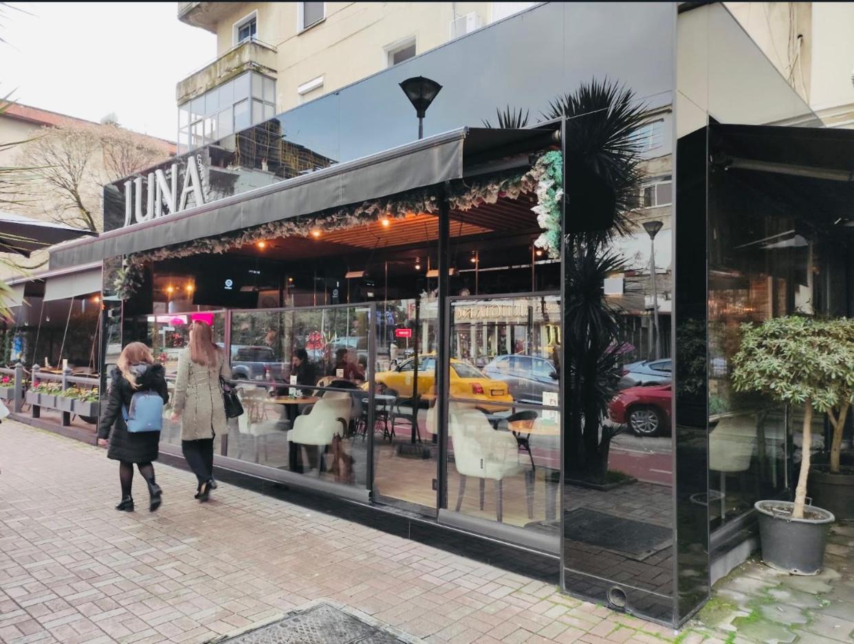 Lilo's Place * Tirana